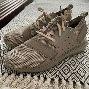 Under Armor Sneakers